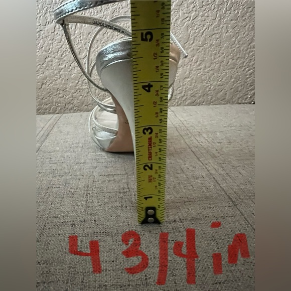 Badgley Mischka Strappy Platform Shoes in Silver Size 8 - Picture 10 of 10